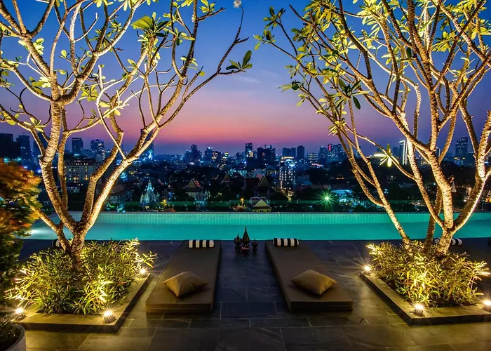 Hotel with pool: Glow Park Hotel Grand Royal Palace
